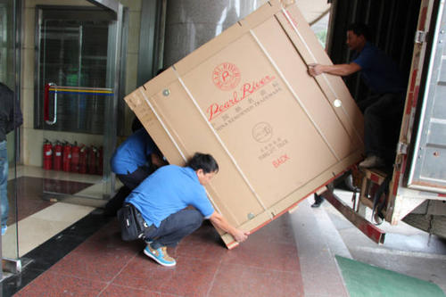 丹寨钢琴贵重工艺品无忧运